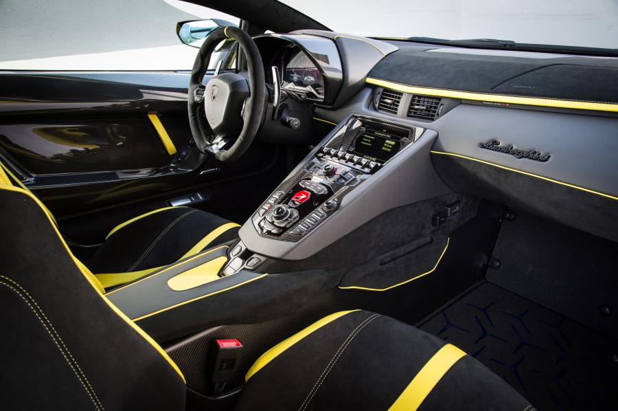 Интерьер Lamborghini Aventador SVJ 2018 года  (NA) (фото 12 из 23)